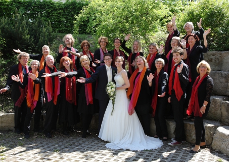 1_Martina-als-Braut-5-mit-Haenden-sehr-schoen