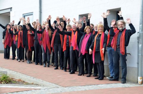 Foto-fuer-Flyer-2016-mit-Winken